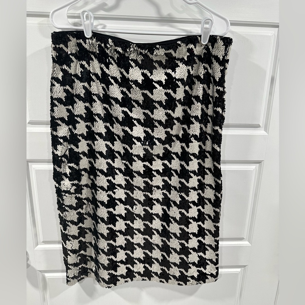 Black and white sequin pencil skirt. Size 12 NWT